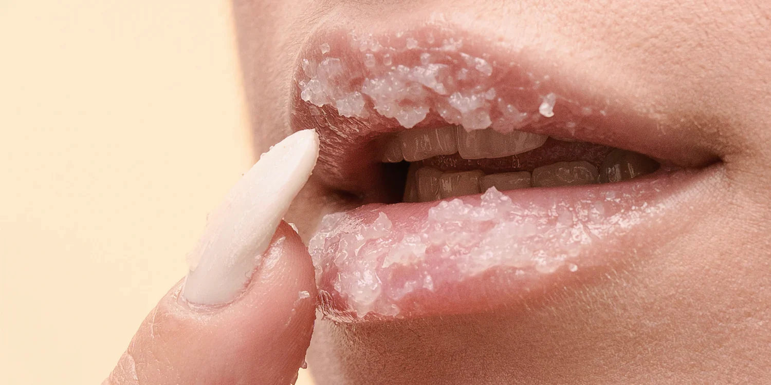 Labbra secche: cause, rimedi e prodotti migliori per idratarle davvero