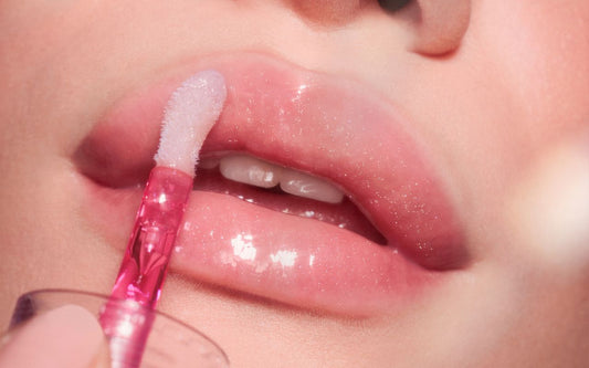 Labbra idratate e multi-uso: balm + lip oil ibridi in voga nel 2025 - Italian Beauty Community - Il beauty come non l
